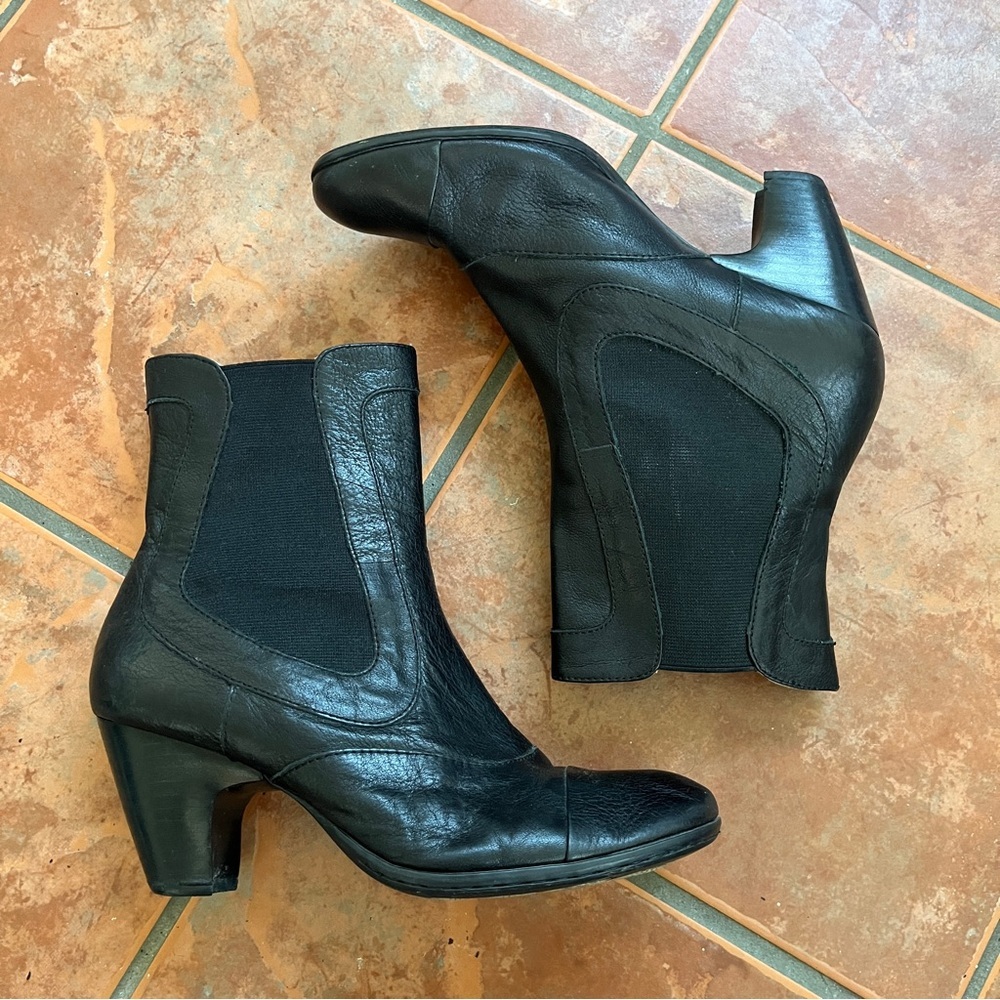 BORN Chelsea Leather Boots